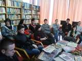 �tudenti umeleck�ch odborov pri prezent�cii podujatia Umenie v kni�nici